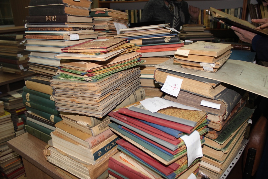 2 тысячи библиотек. Тысяча книг. Библиотека тысяча книга. Библиотека с пятью тысячами книг. Библиотека в Чечне.